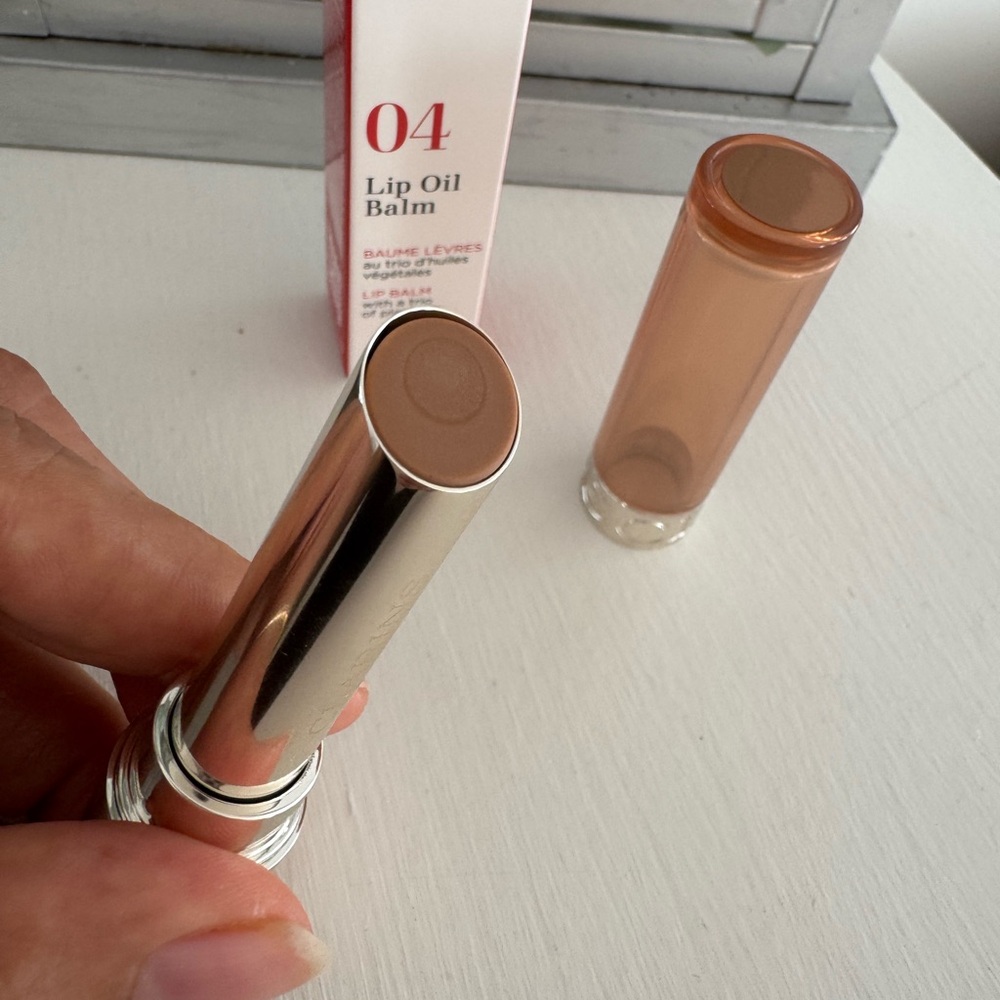 CLARINS LIP OIL BALM WITH A TRIO OF PLANT OILS 2.9 G/0.1 OZ. #04 ALMOND - Picture 9 of 11